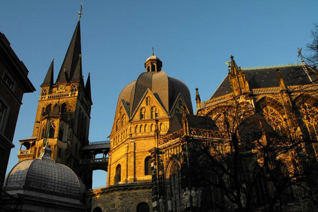 La Cattedrale degli Imperatori: Aquisgrana - Schola Palatina